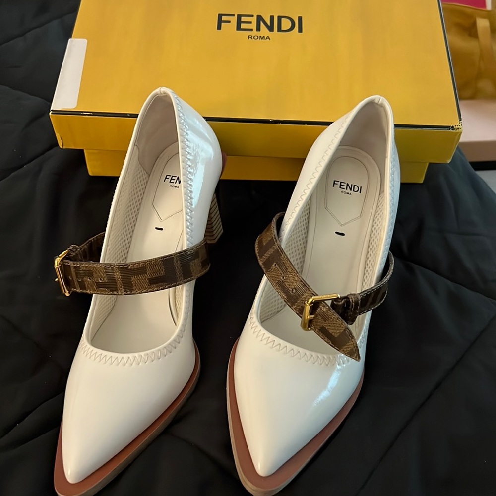 Fendi Décolleté Vernice Tecnica size 37.5